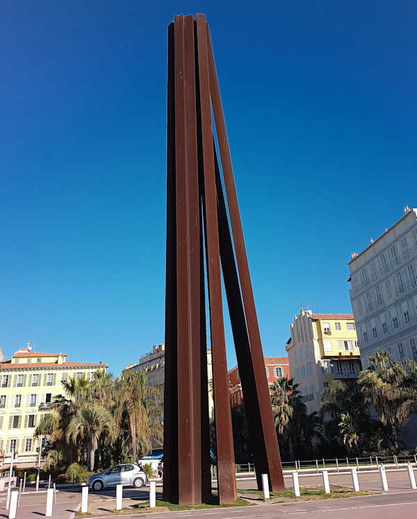 Sculpture by Benard Venet